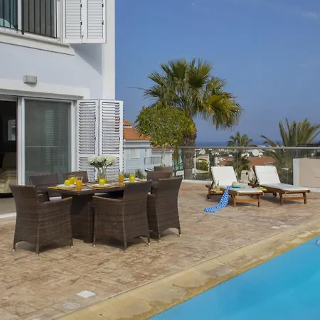 וילה Imagine You And Your Family Renting This Luxury Villa Minutes From The Beach, Protaras Villa 1497 *