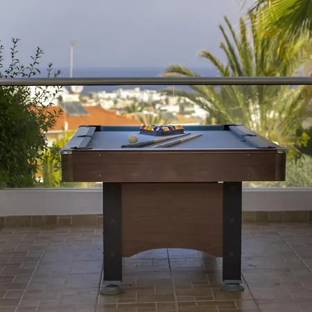 וילה Imagine You And Your Family Renting This Luxury Villa Minutes From The Beach, Protaras Villa 1497 פרוטאראס