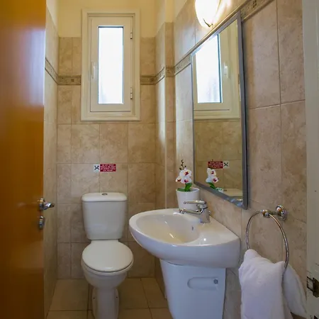 Imagine You And Your Family Renting This Luxury Villa Minutes From The Beach, Protaras Villa 1497 Vilă *